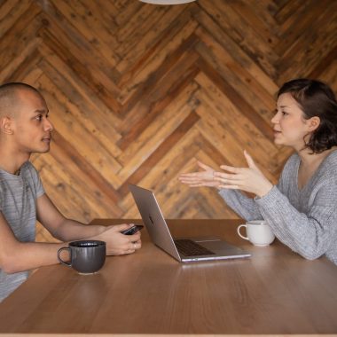 Communication interpersonnelle - Définition et exemples